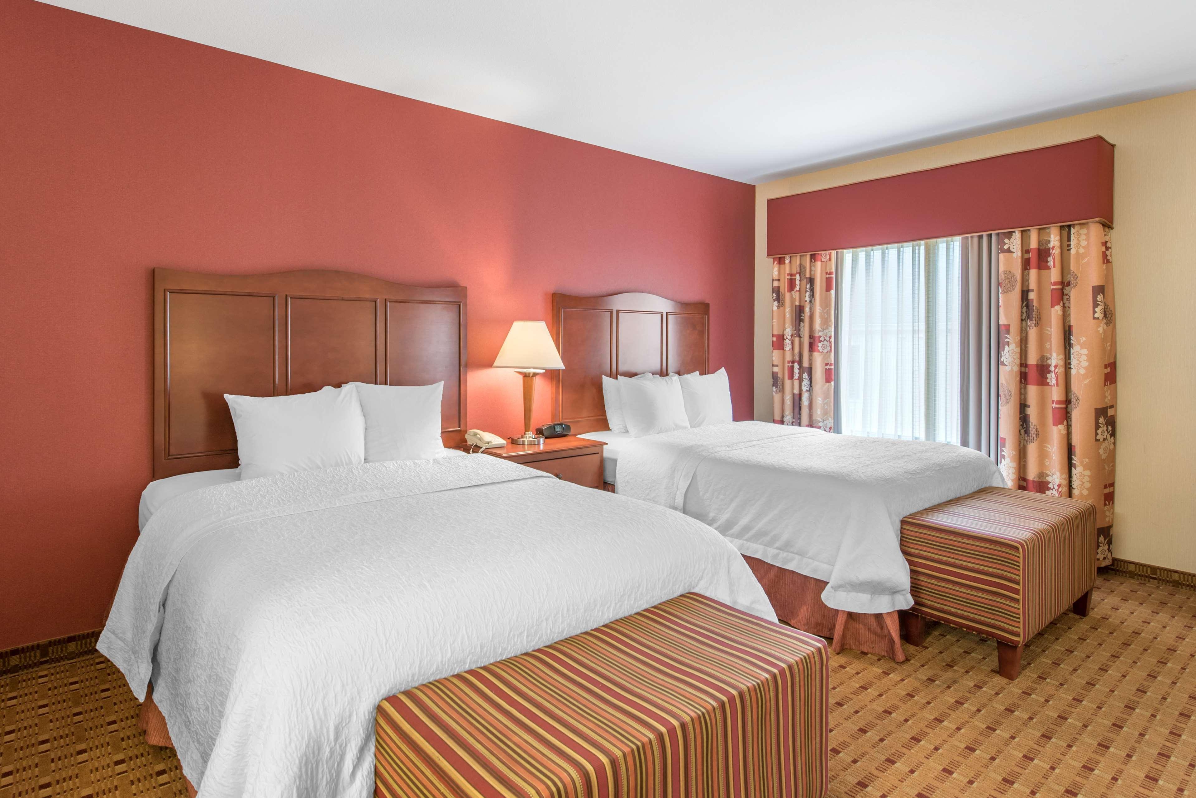 Hampton & Hotel