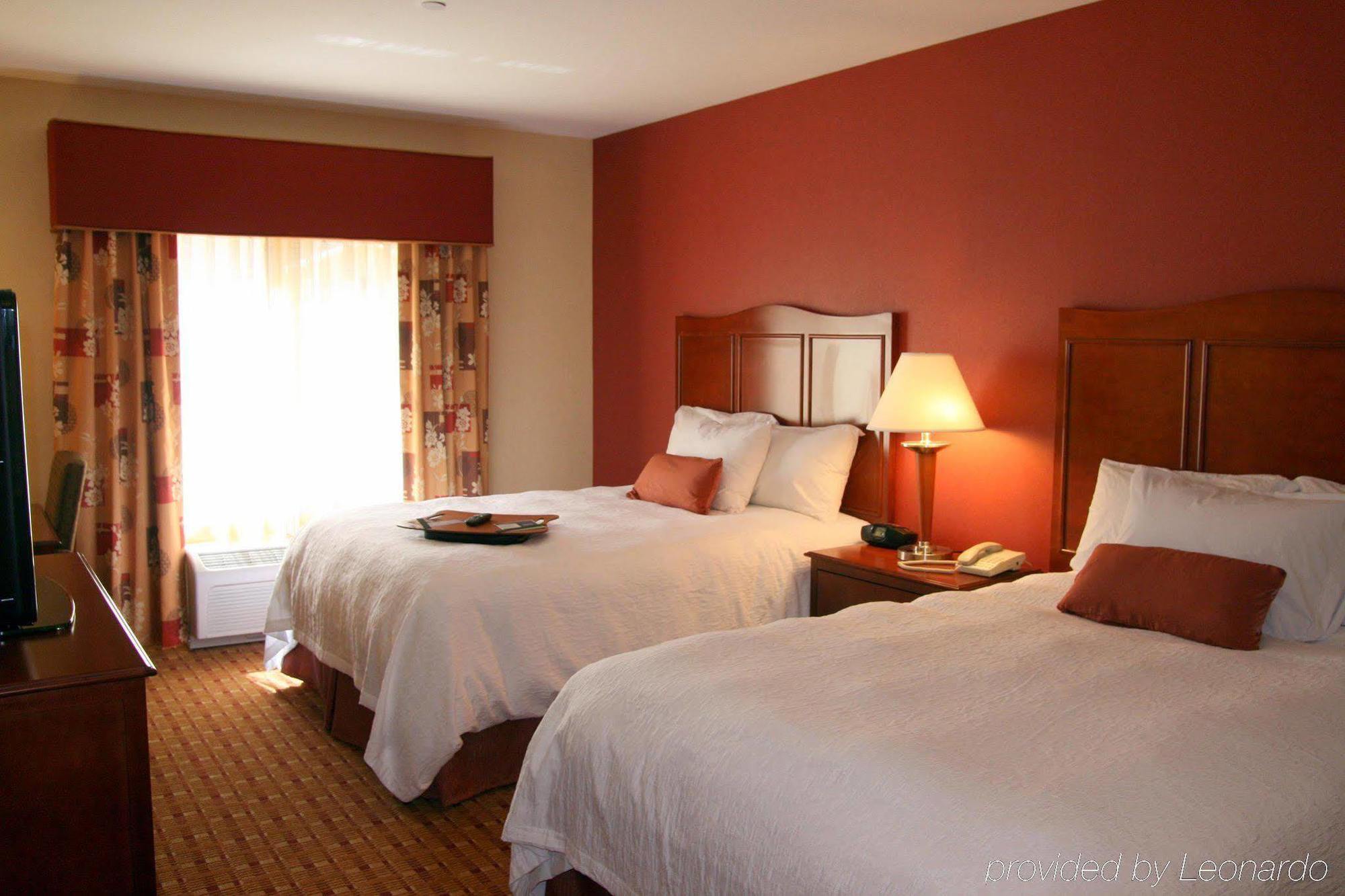 Hampton & Hotel